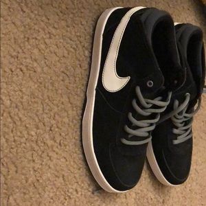 BRAND NEW NIKE  SNEAKERS